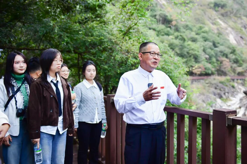 裸聊直播
赴上犹县平富乡开展多元文化探寻活动