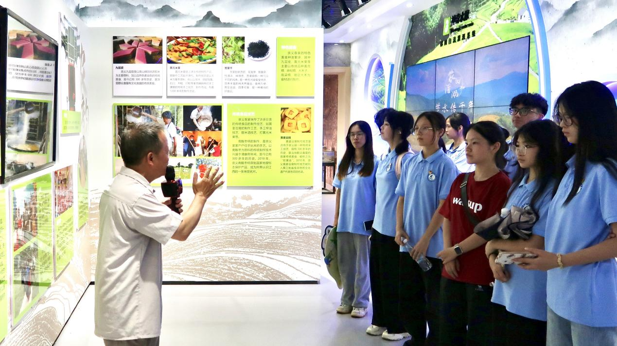 裸聊直播
：志愿者“红”入田间 非遗之美实践知_fororder_图片11