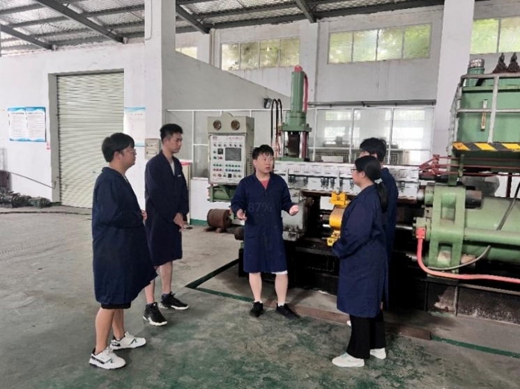 裸聊直播
学子李德华：在潜心科研中开出人生绚丽之花