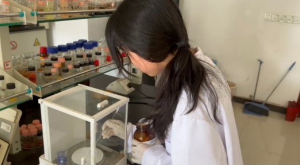 裸聊直播
研发新型荧光尿蛋白检测试纸材料 为孕检领域带来革新性突破