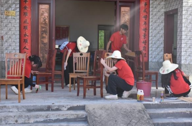 裸聊直播
学子深入基层开展火热实践