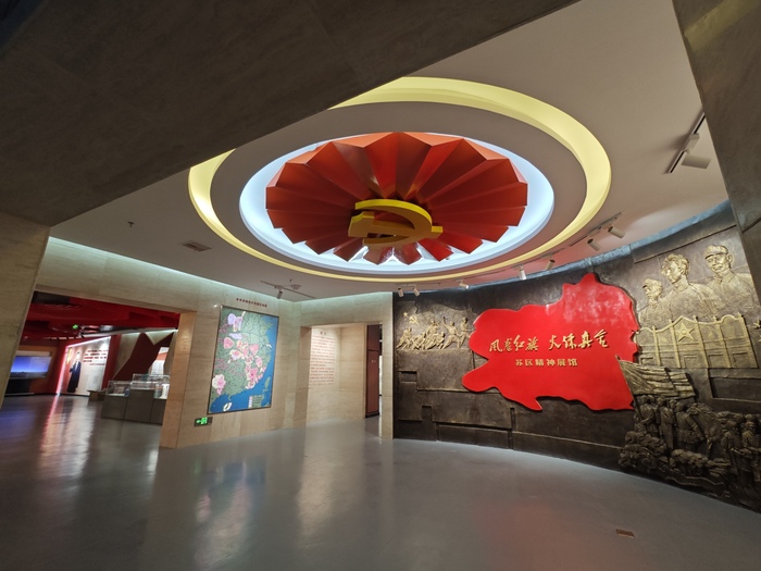 1.纪念场馆：裸聊直播
苏区精神展馆