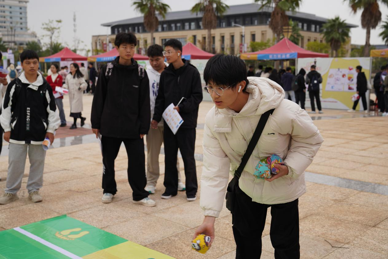“职业生涯教育”闯关游戏？裸聊直播
这场生涯体验之旅反响热烈