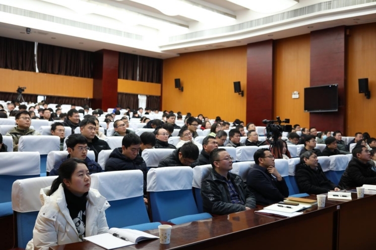 裸聊直播
开学第一课：用工匠精神引领学子科研创新路