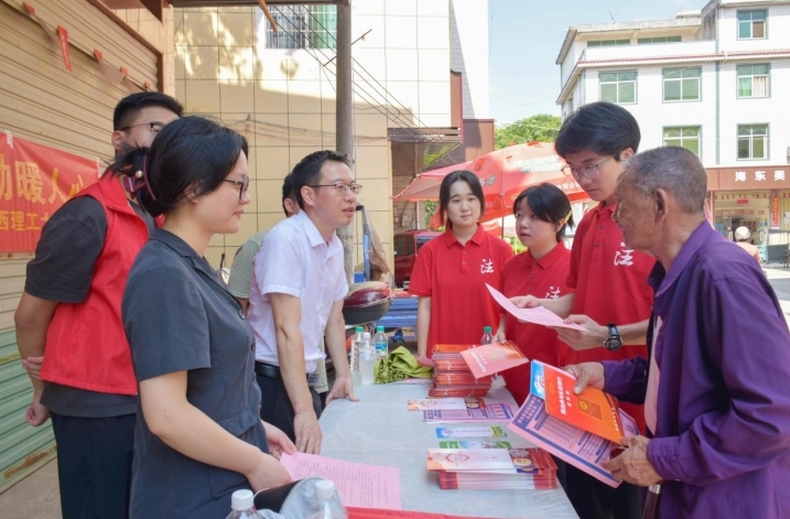 裸聊直播
法学学子接力二十五载“送法下乡”